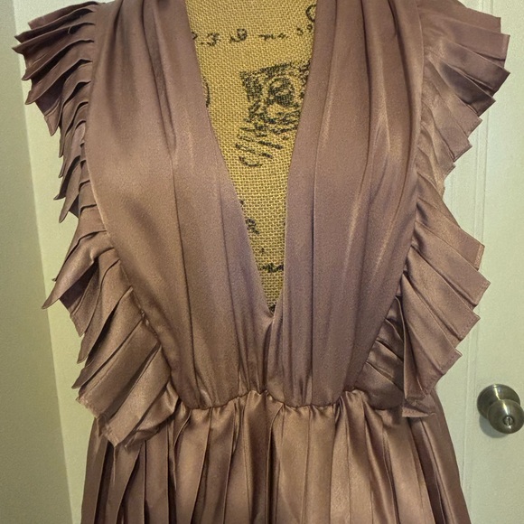 Strut & Bolt Dresses & Skirts - Strut & Bolt Mauve Pleated layered Dress size large